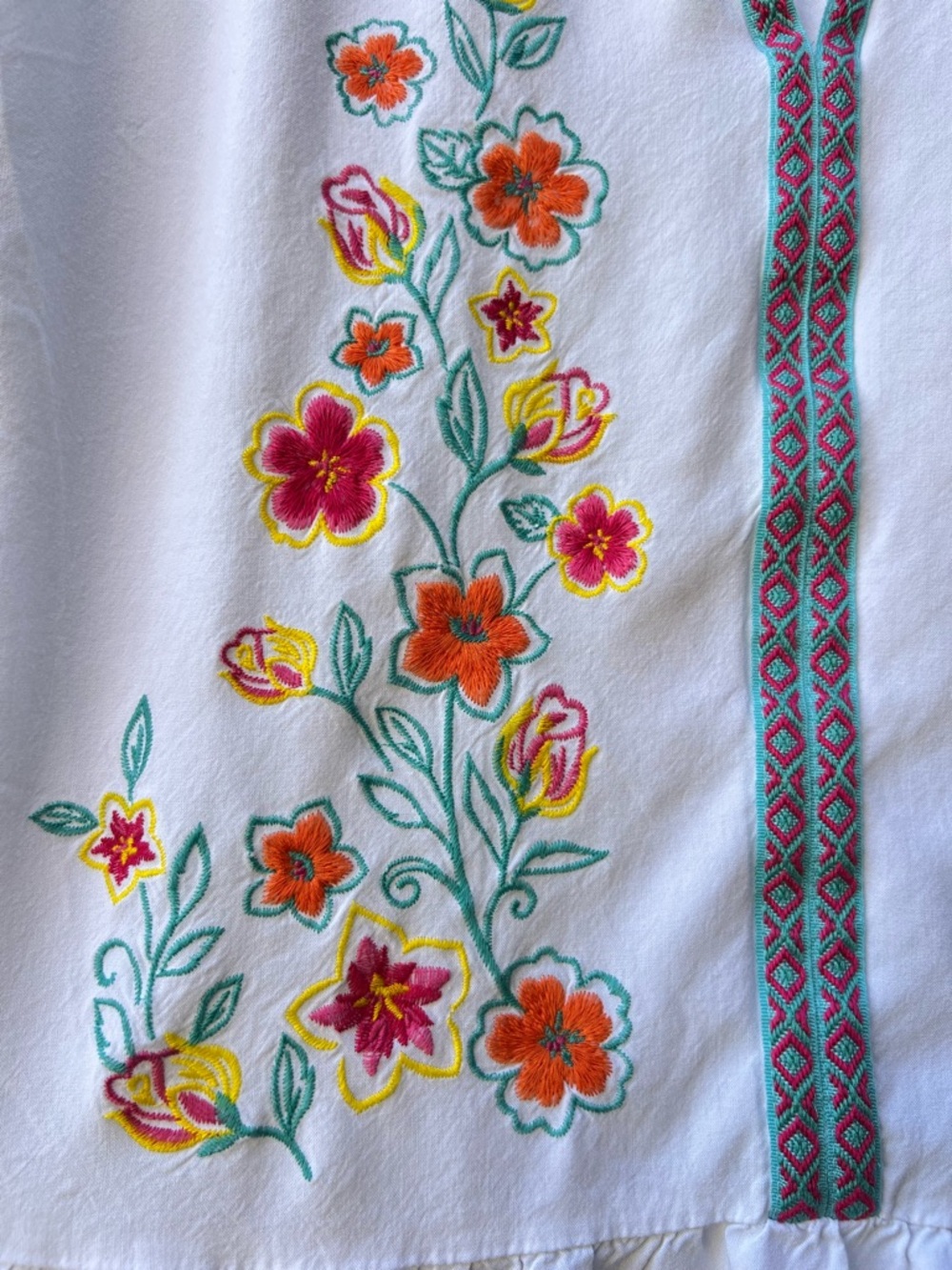 The Pioneer Woman White Embroidered Floral Peplum Tunic - Picture 3 of 3